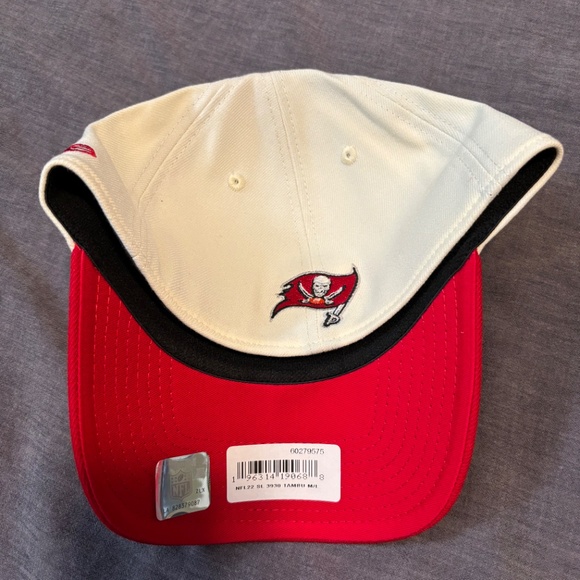 Men's New Era Cream/Red Tampa Bay Buccaneers 2022 - Picture 2 of 2